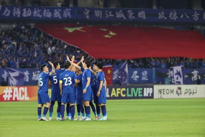 人气英剧《9号秘事》第八季曝预告 2023-04-13 近日，悬疑惊悚英剧《9号秘事》第八季曝光正式预告，史蒂夫·佩姆伯顿与里斯·谢尔史密斯回归编剧并主演，全新的5集将于4月27日播出，每集一个烧脑反转暗黑惊悚的故事。