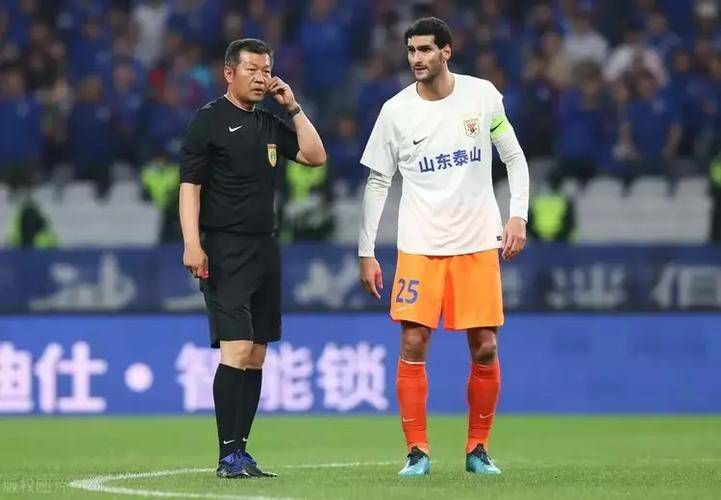 格伦·克洛斯、莎拉·保罗森、泰亚娜·泰勒、金·卡戴珊、妮.《独一无二》“地母系母女”张婧仪、蒋勤勤写真_华语_ 消息 首页 新闻 视频 大片 影库 CCTV6 VIP影院 搜索 电影 星闻 独家 更多 专题 图片 视频 滚动 首页 新闻 大片 影库 CCTV6 VIP影院 客户端 电影网>新闻>明星资讯 《独一无二》“地母系母女”张婧仪、蒋勤勤写真 时间：2025.05.16 ： 作者：迪莫 ： 共11张 在电影《独一无二》中备受好评的“地母系母女”张婧仪、蒋勤勤再度合体拍摄《VOGUE》大片，在簌簌春风中讲述两代女性间的相互托举与理解。