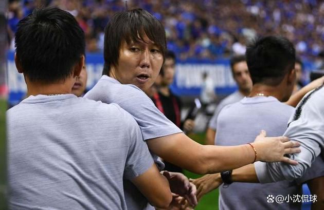 成龙担任巴黎残奥会火炬手 第五次传递奥运圣火 2024-08-29 当地时间8月28日，法国巴黎，中国演员成龙作为火炬手参与2024巴黎残奥会圣火传递。