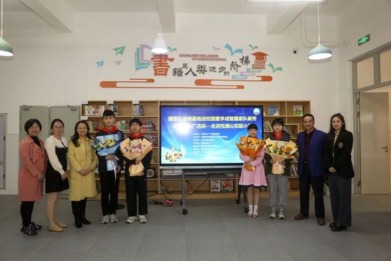 寡姐、温子仁、A妹等亮相CinemaCon环球影业展 2025-04-03 ·约翰逊、马赫沙拉·阿里、温子仁、杰森·布伦、“A妹”爱丽安娜·格兰德、辛西娅·艾莉佛、朱浩伟、奥卡菲娜等亮相。