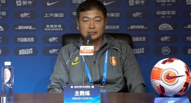 这组照片以主角坂田银时所经营的万事屋为主题，室内室外的还原度非常高。