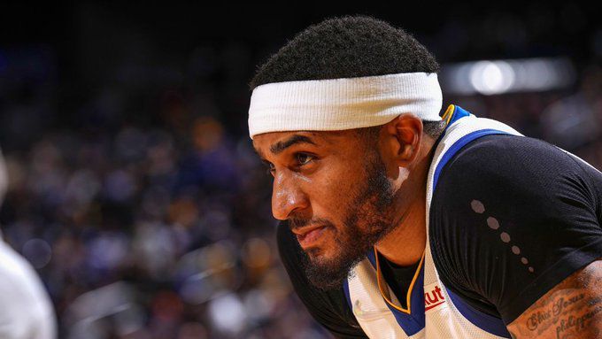 一直以来张若昀的街拍都称得上搭配指南和时尚范本，而这一次他又玩出了新花样，蓝色风衣搭配红色手包，将色彩的冷暖碰撞组合发挥到极致，在沉闷的秋冬季节只需要一点红就能让你 张若昀潮搭穿衣指南 痞帅造型示范少年撩妹法则 2016-10-27 张若昀拍摄了一组轻松随意潮范儿写真，一身做旧复古牛仔外套搭配蓝白条纹T恤，青春气息扑面而来，痞帅少年感十足。