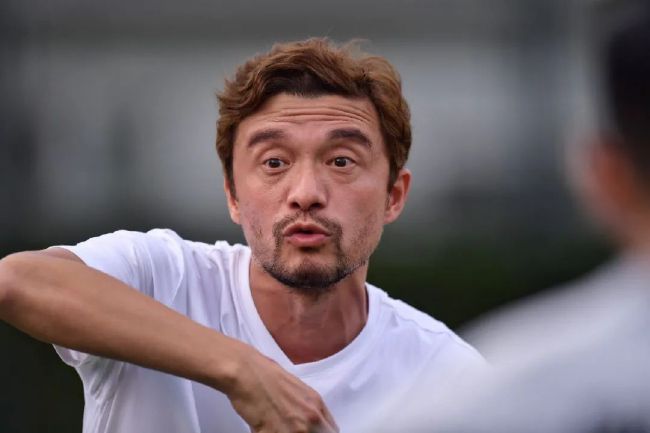 除去导演身份，他依旧时常以演员的身份出现。