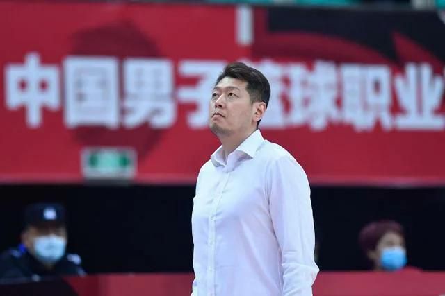 黄晸玟和丁海寅预告中连续挥拳，为了缉拿罪犯奋力出击。