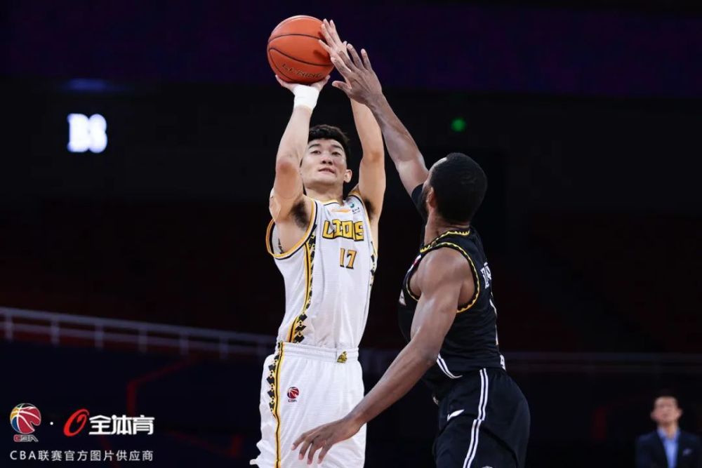 大方认爱卡哥：是的，我们订婚了 锦绣开年！