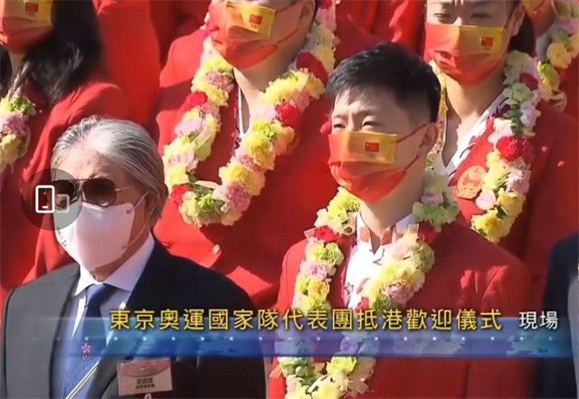 剧照上，所有人物的表情都 乔恩·巴斯搭档凡妮莎·哈金斯加盟电影《狗日子》 2017-09-30 据外媒报道，好莱坞男星乔恩·巴斯确认加盟电影《狗日子》，他将在片中与妮娜·杜波夫、菲恩·伍法德、凡妮莎·哈金斯大演对手戏。