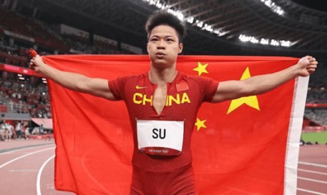 其中不乏蒂尔达·斯文顿、尼古拉斯·凯奇等大牌影星，也有韦斯·安德森这样的电影导演，还有伊恩·萨默海尔德、扎克·埃夫隆、贾斯汀·比伯这样的新生代明星。