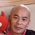 七夕晒长发男子照戴同款戒指 2017-08-28 8月28日,王菲女儿窦靖童早晨3点在微博晒出一张男性照片。