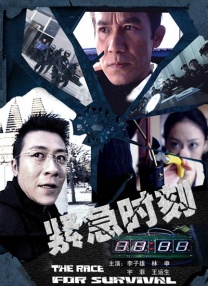 老牌影星迈克尔·道格拉斯与前妻凯瑟琳·泽塔-琼斯自去年离婚后，首度公开牵手亮相，在媒体面前大玩深情对视。