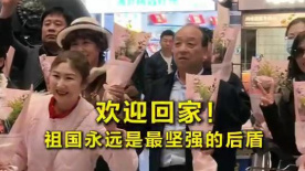 《泰坦尼克号》特别海报曝光 小李、凯特见真情 2012-03-16 自电影3D《泰坦尼克号》宣布确定引进中国，将于4月10日登陆全国影院的消息传开后，引起了中国影迷的高度关注，15日曝光的一款特别版横款海报，重现了电影主人公杰克与露丝生离死别的感人瞬间，而后景中的 3D版《泰坦尼克号》首映火爆 10日公映正式起航 2012-04-10 一百年前的4月10日，满载财富与梦想的“梦之船”泰坦尼克号从英国南安普敦出发，开始了这艘梦幻巨轮的处女航。